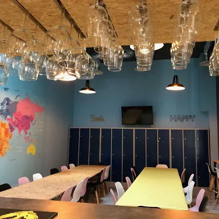 Share & Cheers Auberge de jeunesse Rouen